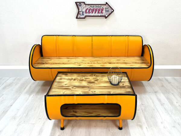 Gelbes XXL Upcycling Ölfassmöbel Sofa "Jane" mit passendem Couchtisch "Nele" – nachhaltiger Retro-Look