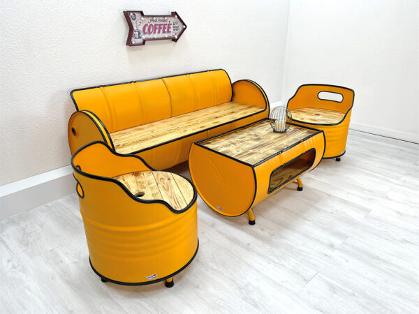 Gelbe Upcycling Sitzgruppe: XXL Sofa "Jane", Sessel "Lou" und Couchtisch "Nele" aus Ölfässern