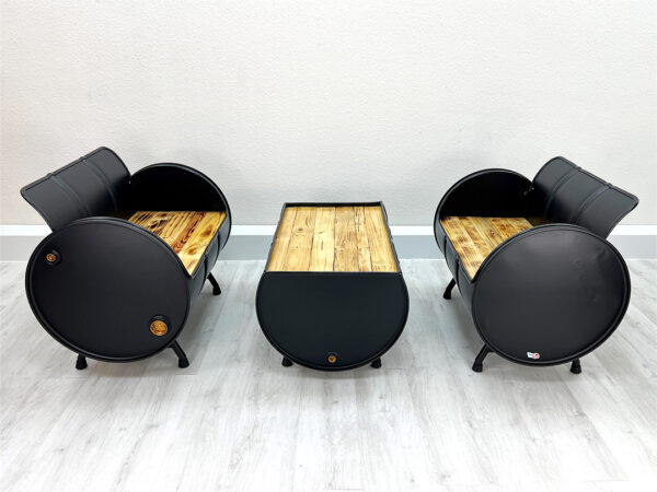 Schwarze Upcycling Möbel: Sofa "Ella" und passender Couchtisch "Nele" in Matt Schwarz mit Holz Flächen