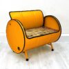 Upcycling Retro Sofa "Evi" in Orange – Nachhaltiges Ölfass Möbel mit Holz Sitzfläche