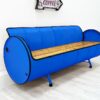 XXL Upcycling Sofa "Jane" in Blau – Nachhaltiges Retro Ölfass Sofa mit Holz-Sitzfläche