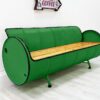 XXL Upcycling Sofa "Jane" in Grün – Nachhaltiges Retro Ölfass Sofa mit Holz-Sitzfläche