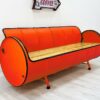 XXL Upcycling Sofa "Jane" in Orange – Nachhaltiges Retro Ölfass Sofa mit Holz-Sitzfläche