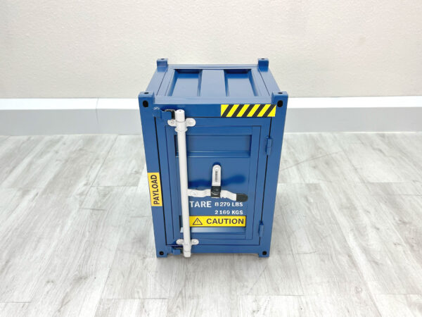 Kleiner blauer Schrank in Container Optik von Vorne mit
