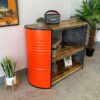 Sideboard 'Ben' aus Ölfass-Möbel in Orange von Tonnen Tumult mit Dekorationen - seitlich
