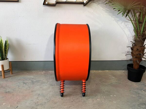 Standregal Zoe orange von der Seite Tonnen Tumult