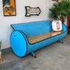 Tonnenmöbel Sitzmöbel Sofa Joy seitlich mit Kissen sitzend hellblau Tonnen Tumult